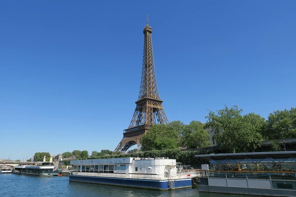 Comment découvrir les traditions musicales du fado au Portugal : lieux et artistes recommandés ?