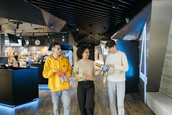 Quels sont les meilleurs itinéraires pour une randonnée en raquettes dans les Alpes suisses : équipements et conseils ?